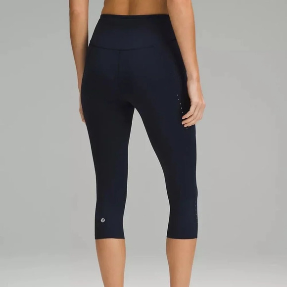 Black Cropped Tight with Mesh Detailing on Sides, Lululemon, US 4 - Picture 2 of 5